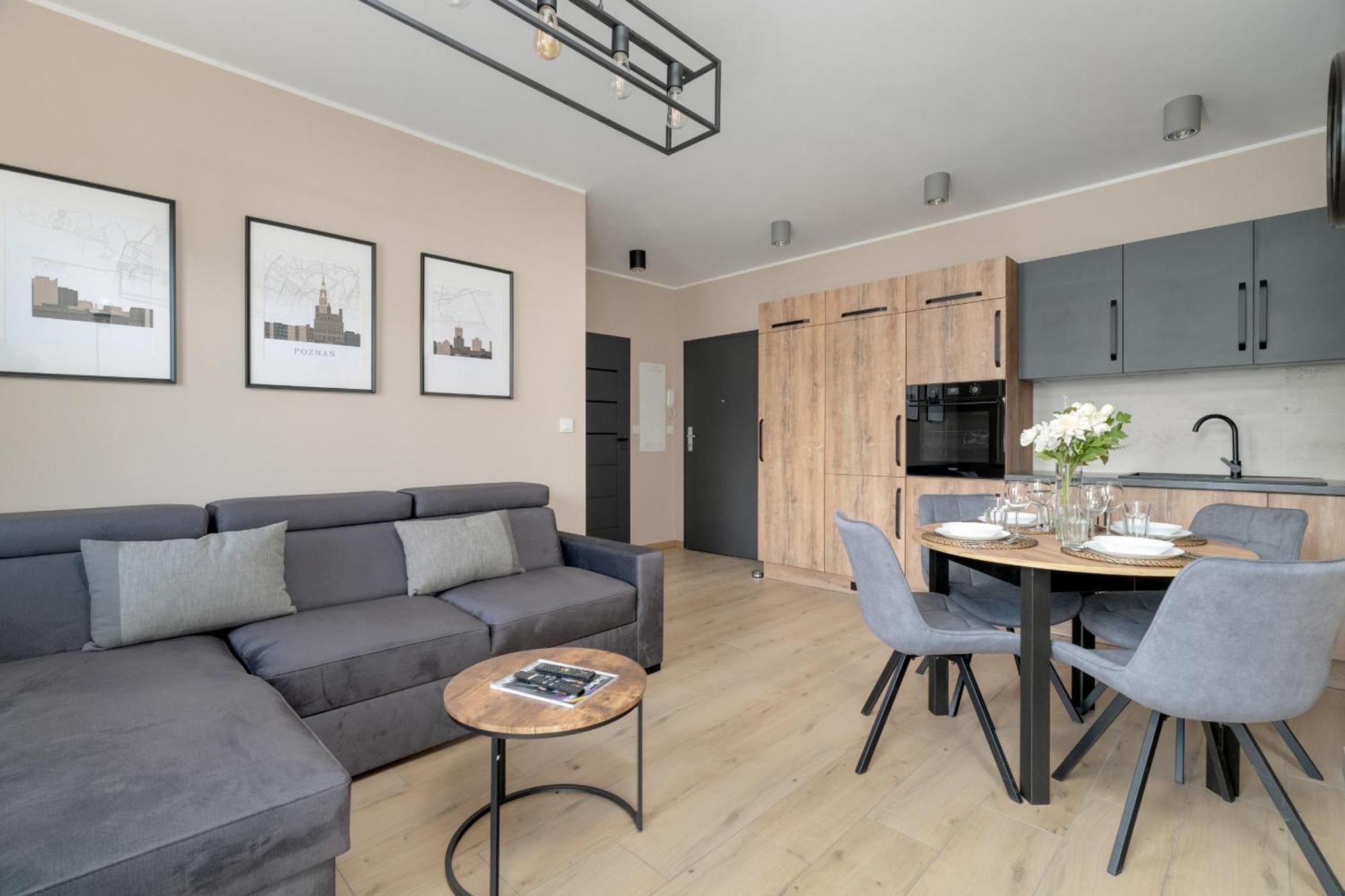 Cosy And Bright Apartment With Parking In Poznan By Noclegi Renters Екстериор снимка